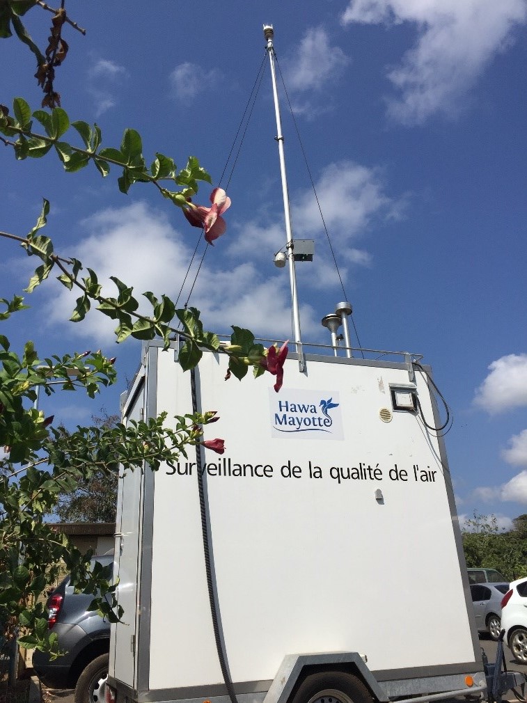 Le laboratoire mobile de l'association de surveillance de la qualité de l'air de Mayotte.